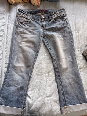 cuffed light wash women's capris-